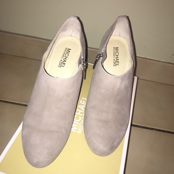 MICHAEL Michael Kors Suede Ankle Boots BARELY WORN - Picture 2 of 4